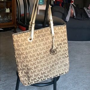 Tote size Michael kors purse